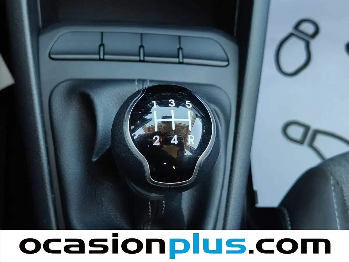 Usado Kia Stonic 79 CV (58 kW) 2024 Gris SUV