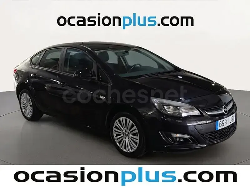 Usado Opel Astra Selective 116 CV (85 kW) 2014 Negro Berlina