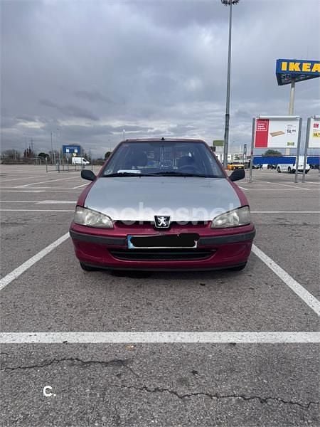 Usado Peugeot 106 60 CV (44 kW) 2002 Granate Utilitario