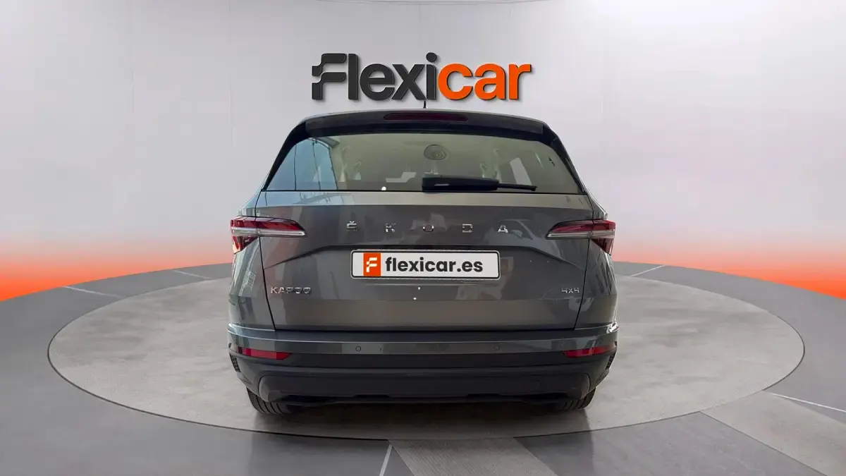 Usado Skoda Karoq Selection 150 CV (110 kW) 2024 Gris SUV