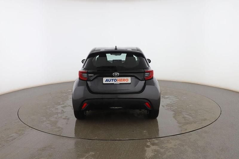 Usado Toyota Yaris Edition 125 CV (91 kW) 2022 Gris Berlina