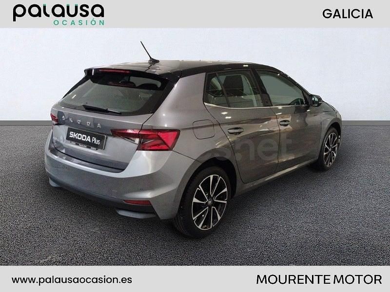 Usado Skoda Fabia Style 110 CV (80 kW) 2022 Gris / plata Berlina