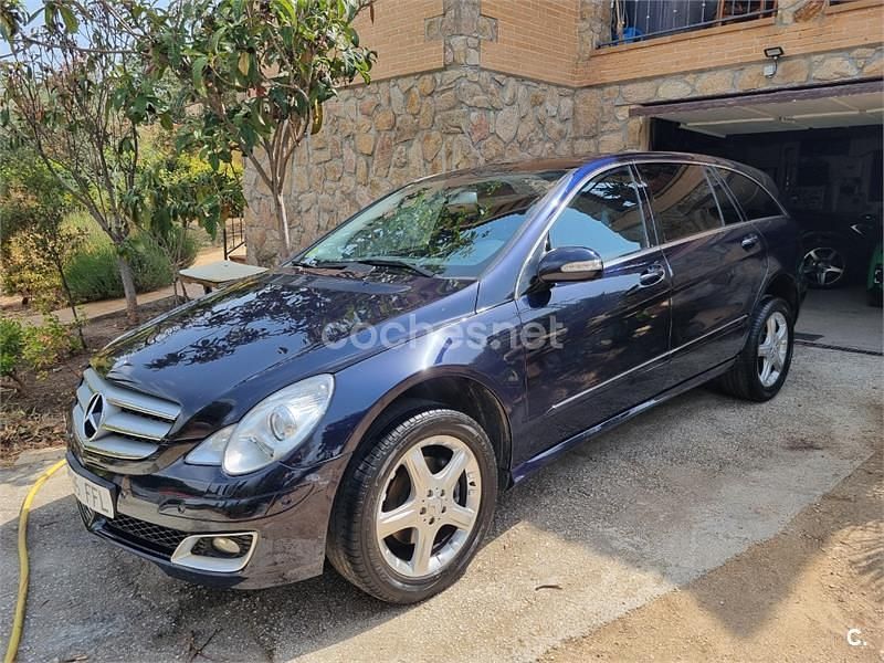 Usado Mercedes R320 224 CV (164 kW) 2006 Azul Monovolumen
