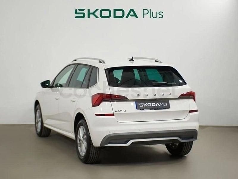 Usado Skoda Kamiq 95 CV (69 kW) 2022 Blanco SUV