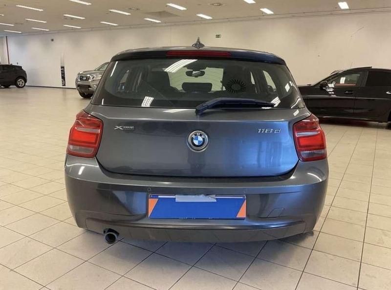 Usado BMW 118 Comfort Edition 150 CV (110 kW) 2015 Gris Utilitario