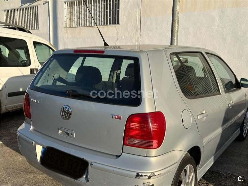 Usado VW Polo Trendline 75 CV (55 kW) 2000 Gris / plata Berlina