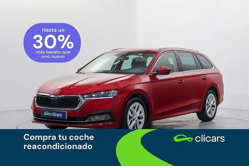 Usado Skoda Octavia Selection 110 CV (80 kW) 2023 Rojo Familiar