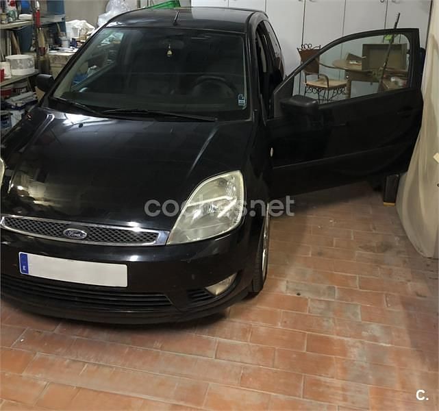 Negro Usado 2005 Ford Fiesta Trend Coupe | 2500 € (Precio justo) - Imagen 1/4
