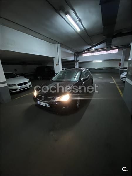 Usado Seat Leon Style 110 CV (80 kW) 2017 Granate Berlina