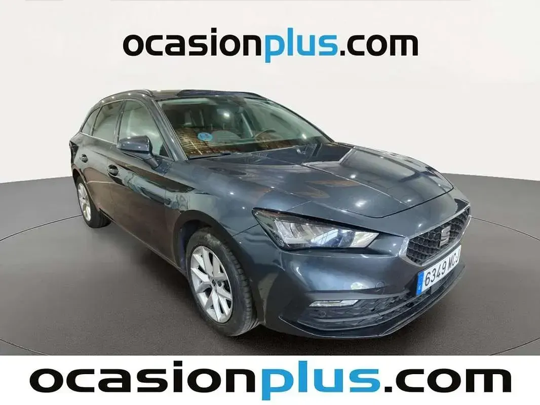 Usado Seat Leon ST Style 110 CV (80 kW) 2022 Gris Familiar