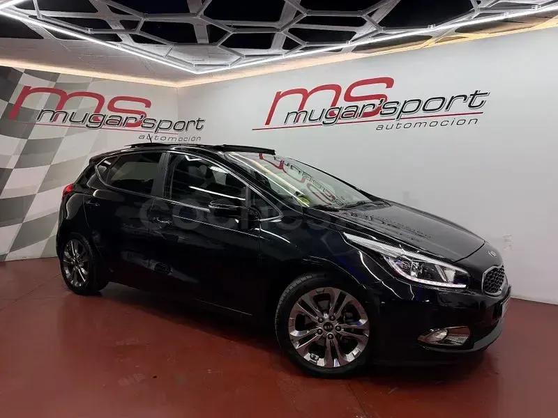 Usado Kia Ceed GT 128 CV (94 kW) 2012 Negro Berlina