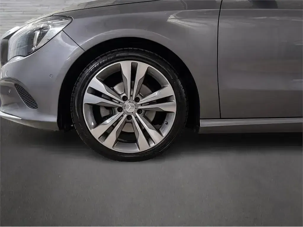 Usado Mercedes CLA200 Shooting Brake Urban 136 CV (100 kW) 2016 Gris Familiar