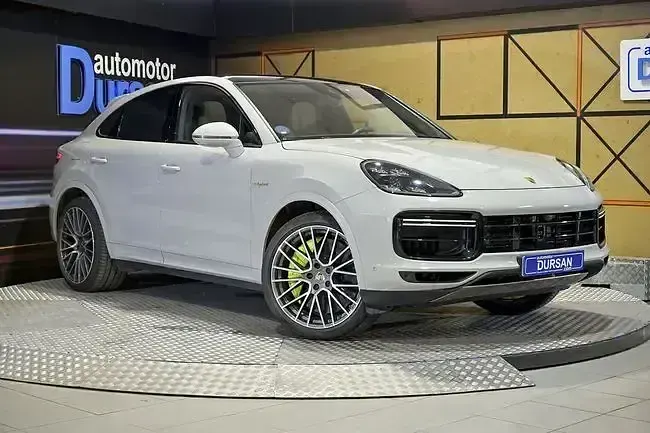 Usado Porsche Cayenne 680 CV (500 kW) 2022 Gris SUV