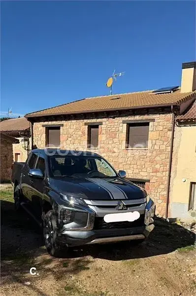 Usado Mitsubishi L200 150 CV (110 kW) 2021 Gris / plata Pickup/Camioneta