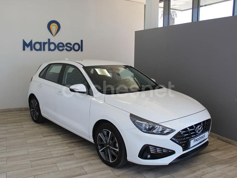 Usado Hyundai i30 110 HP (80 kW) 2021 Branco Sedan