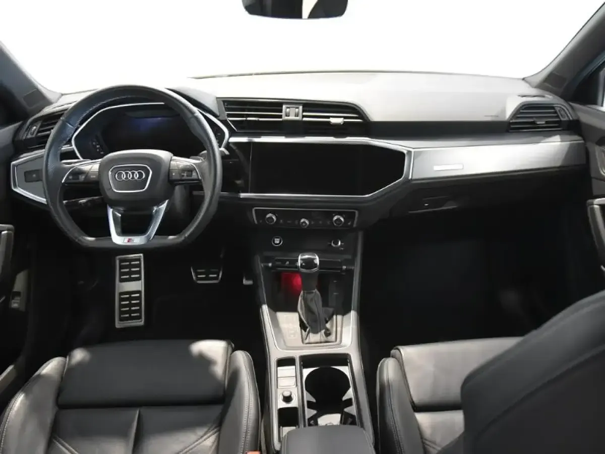 Usado Audi Q3 Sportback 150 CV (110 kW) 2025 Gris/plata SUV