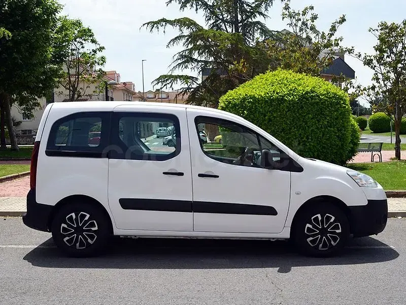 Usado Peugeot Partner Tepee Access 92 CV (67 kW) 2014 Blanco Monovolumen