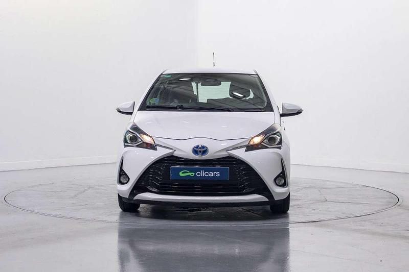 Usado Toyota Yaris Hybrid Active 99 CV (72 kW) 2019 Blanco Utilitario