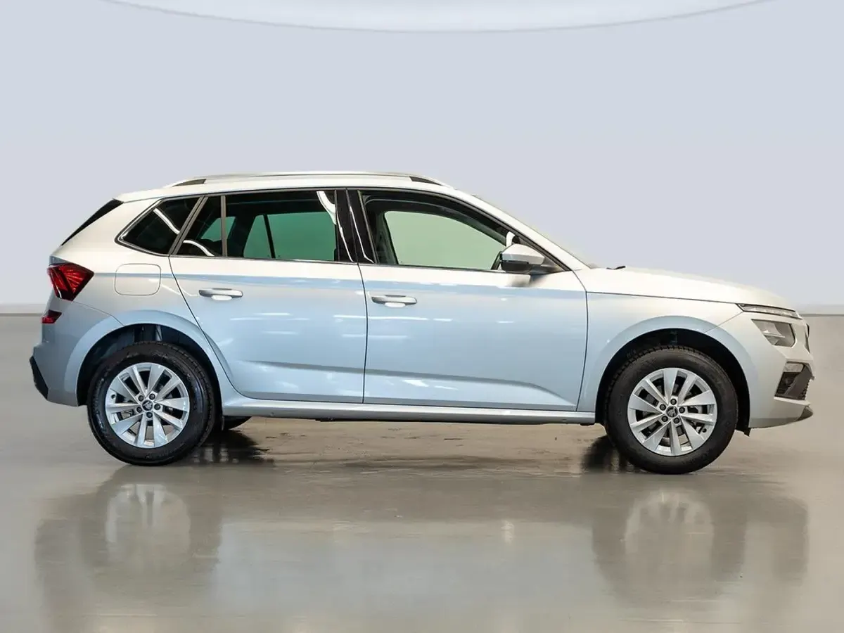 Usado Skoda Kamiq Selection 116 CV (85 kW) 2025 Gris plata SUV