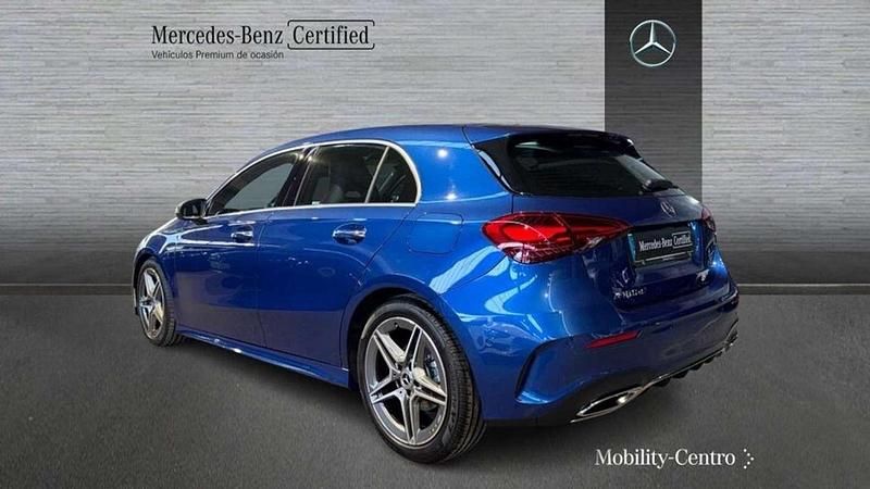 Usado Mercedes A180 116 CV (85 kW) 2024 Azul Berlina