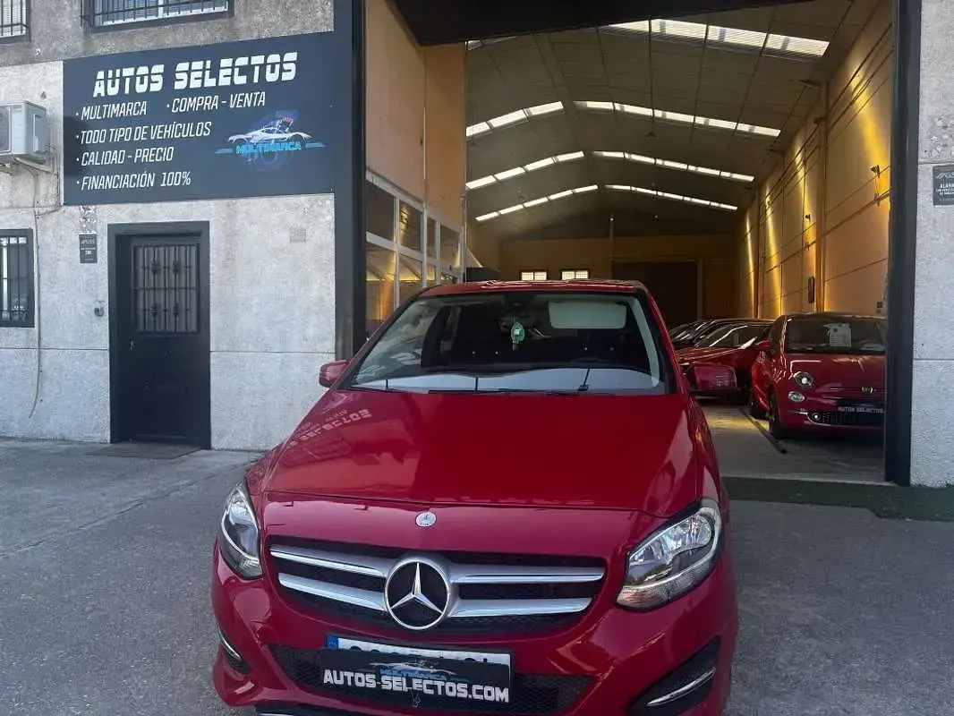 Usado Mercedes B180 109 CV (80 kW) 2016 Rojo Utilitario