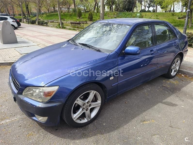 Usado Lexus IS200 Luxury Line 155 CV (114 kW) 2003 Azul Berlina