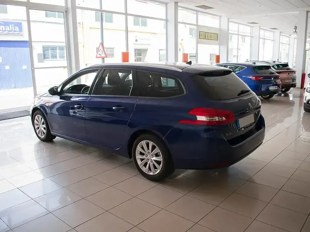 Usado Peugeot 308 Style 110 CV (80 kW) 2019 Eeg  pintura azul magnetic Familiar