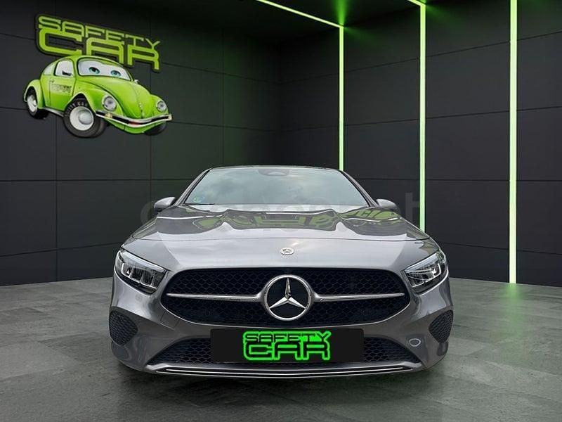 Usado Mercedes A200 163 CV (119 kW) 2023 Gris / plata Berlina
