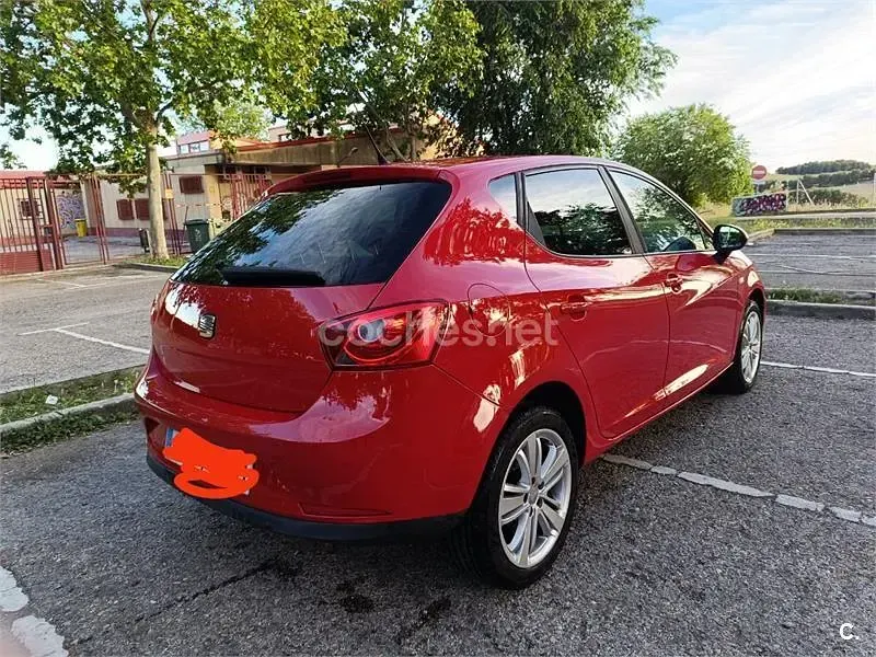 Usado Seat Ibiza Reference 90 CV (66 kW) 2010 Rojo Berlina