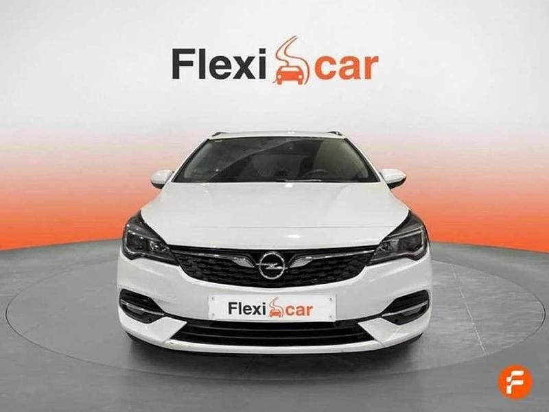 Usado Opel Astra 105 CV (77 kW) 2020 Blanco Familiar