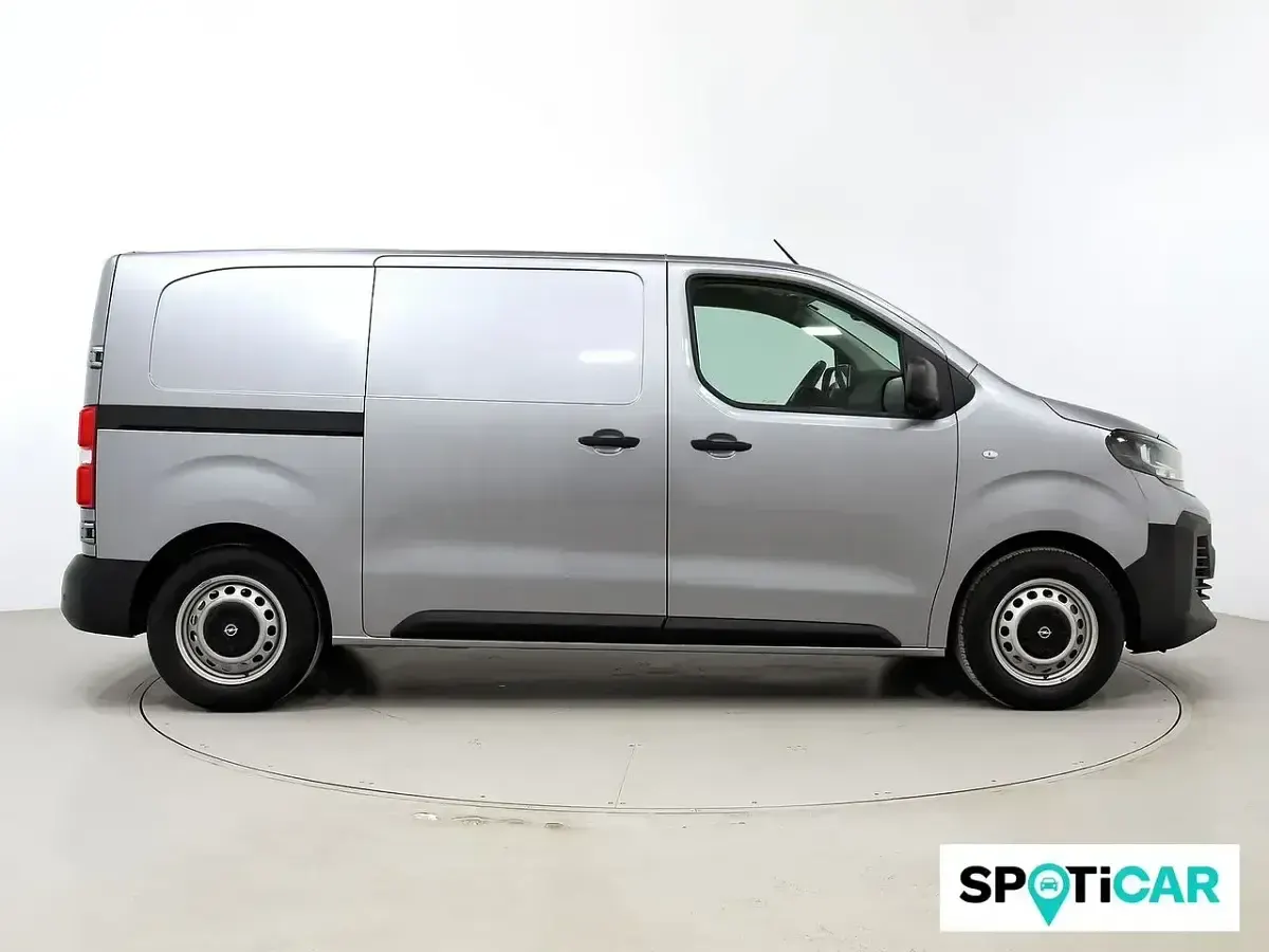 Usado Opel Vivaro 120 CV (88 kW) 2025 Gris Monovolumen