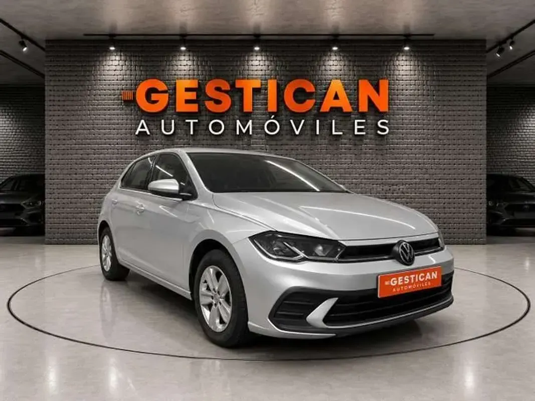Usado VW Polo 95 CV (69 kW) 2022 Gris Utilitario