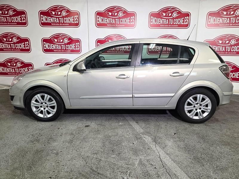 Usado Opel Astra Enjoy 105 CV (77 kW) 2009 Beige Utilitario