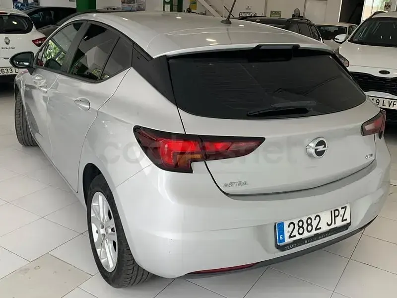 Usado Opel Astra Excellence 110 CV (80 kW) 2016 Gris / plata Berlina