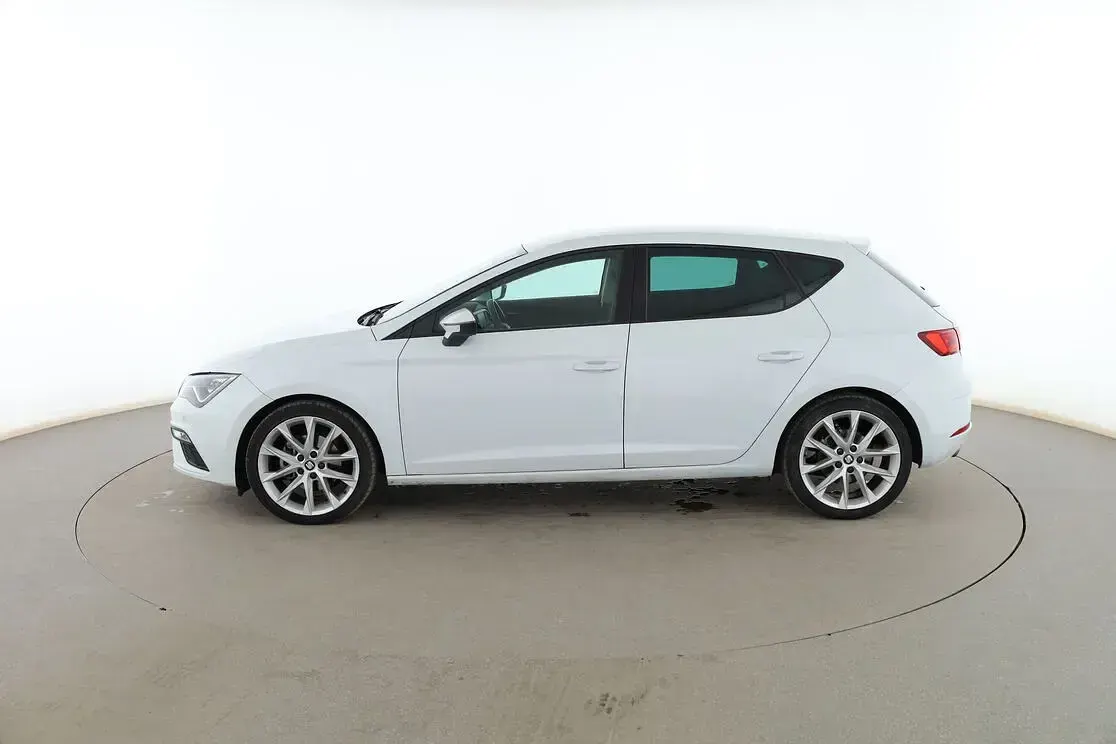 Usado Seat Leon FR 150 CV (110 kW) 2019 Blanco Berlina