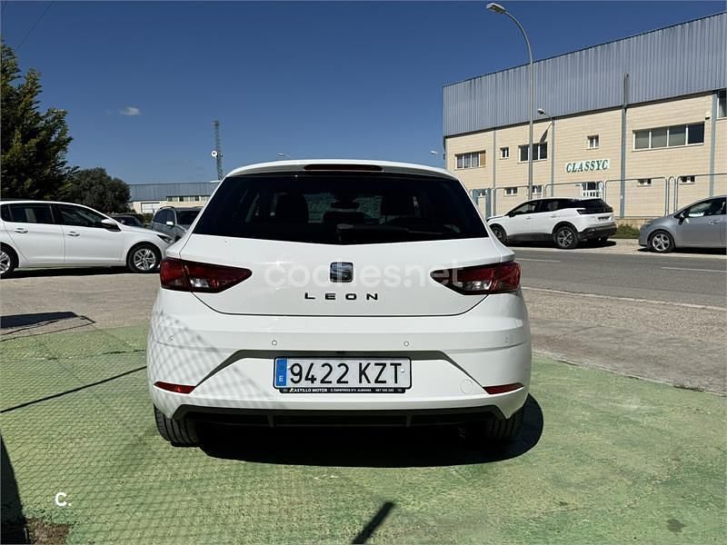 Usado Seat Leon Style 115 CV (84 kW) 2019 Blanco Berlina