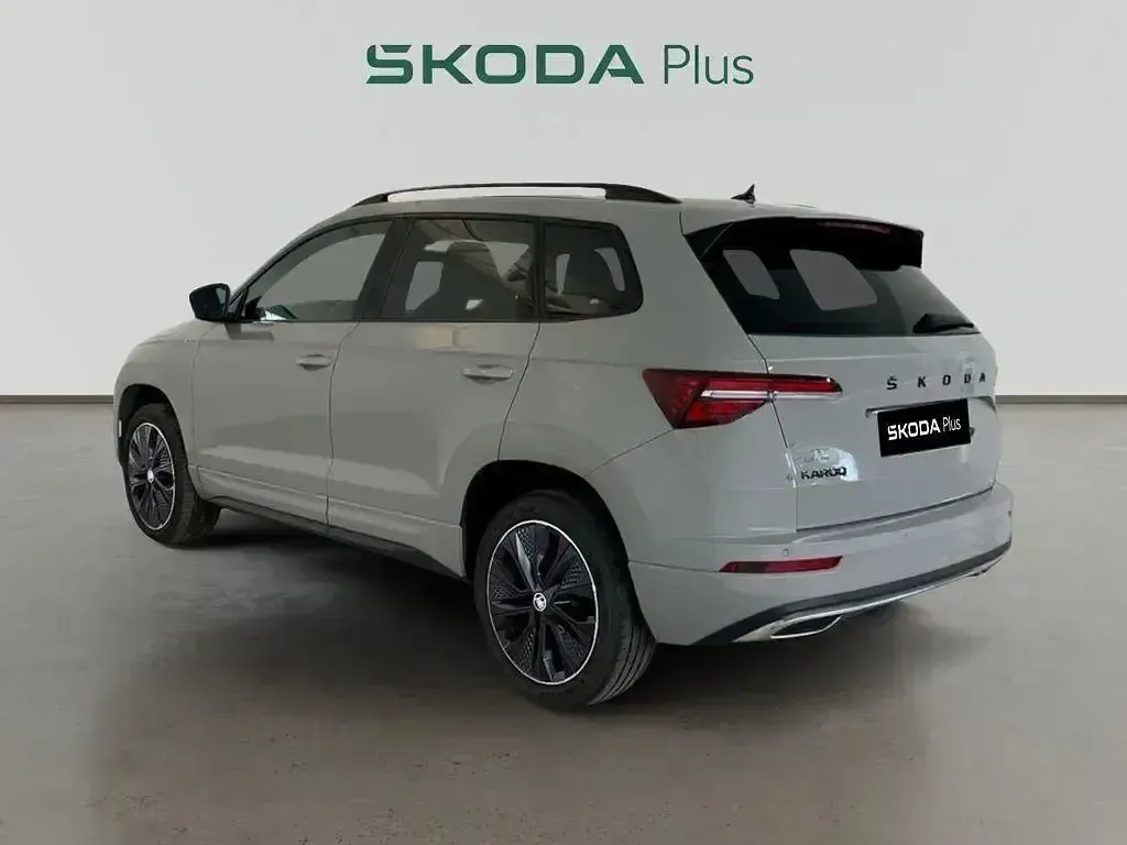 Usado Skoda Karoq SportLine 150 CV (110 kW) 2022 Gris SUV