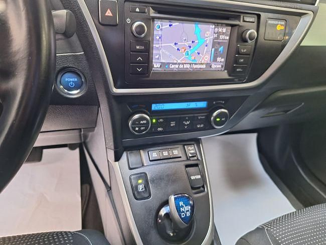 Usado Toyota Auris Hybrid Active 100 CV (73 kW) 2014 Blanco Utilitario