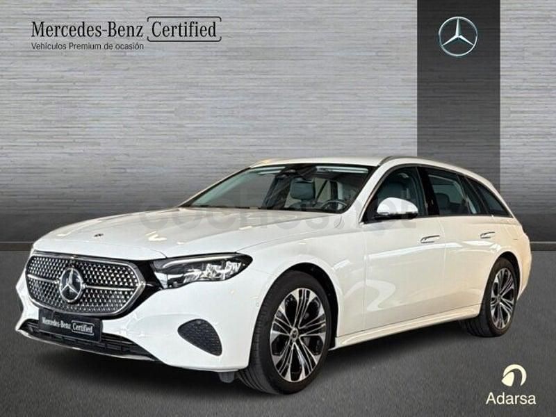 Usado Mercedes E300 313 CV (230 kW) 2024 Blanco polar Familiar