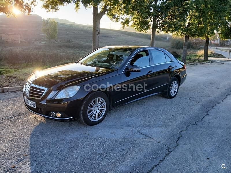 Usado Mercedes E220 Elegance 170 CV (125 kW) 2009 Negro Berlina