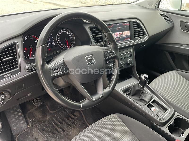 Usado Seat Leon Style Plus 110 CV (80 kW) 2017 Blanco Berlina