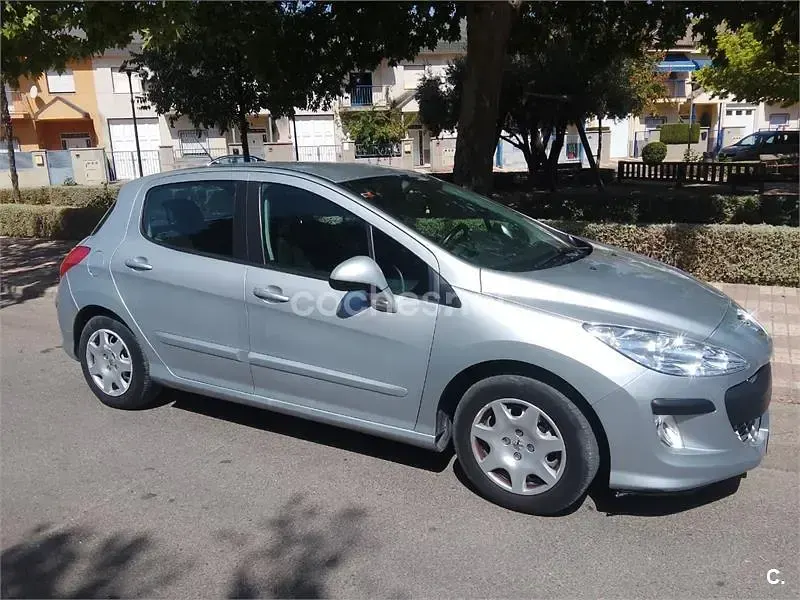 Usado Peugeot 308 Allure 112 CV (82 kW) 2011 Gris / plata Berlina