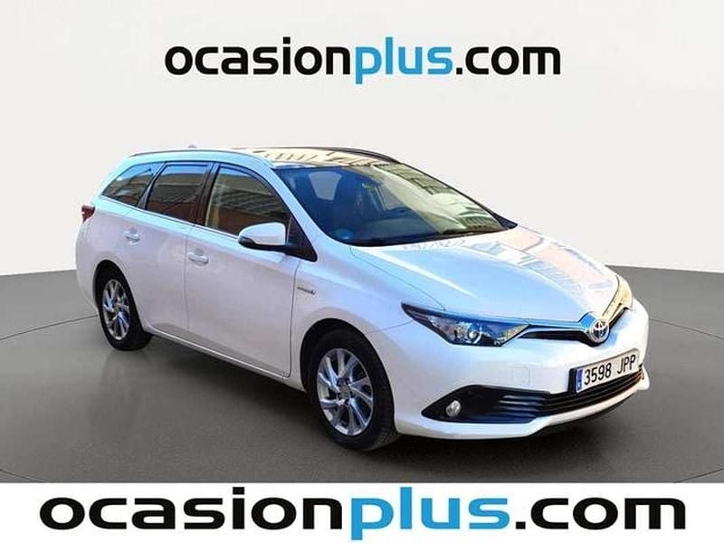 Usado Toyota Auris Touring Sports Active 136 CV (100 kW) 2016 Blanco Familiar