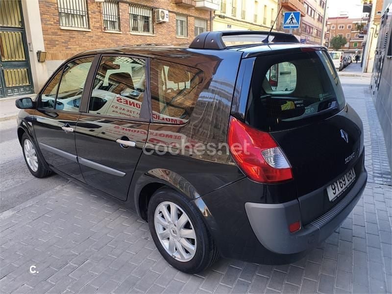 Usado Renault Grand Scénic II Dynamique 105 CV (77 kW) 2008 Negro Monovolumen