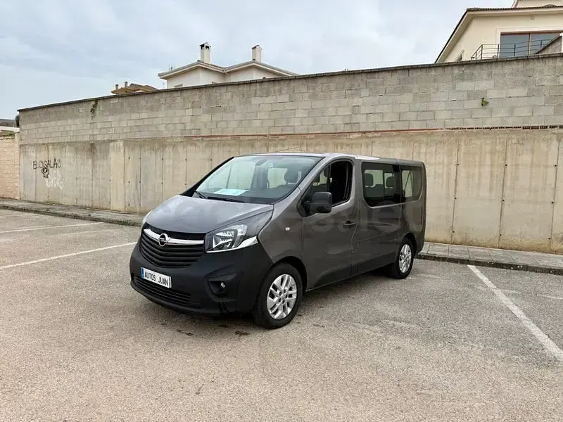 Usado Opel Vivaro 145 CV (106 kW) 2018 Gris / plata Monovolumen