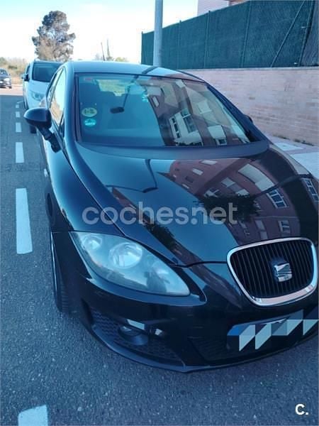 Usado Seat Leon Style 105 CV (77 kW) 2011 Negro Utilitario