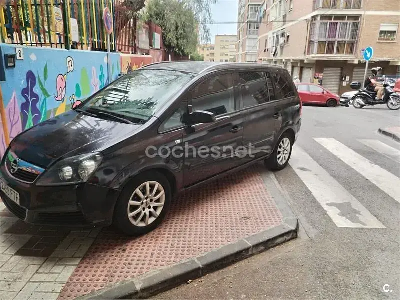 Usado Opel Zafira Cosmo 120 CV (88 kW) 2007 Negro Monovolumen