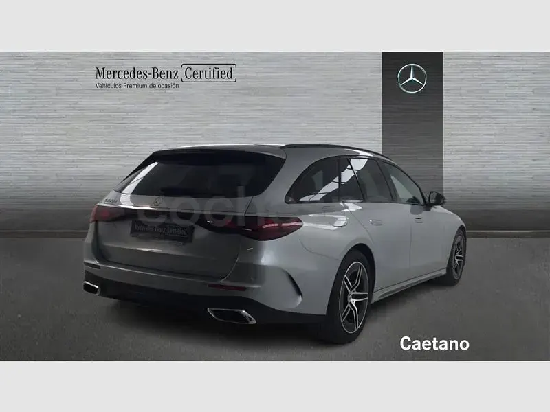 Usado Mercedes E220 197 CV (144 kW) 2025 Gris / plata Familiar