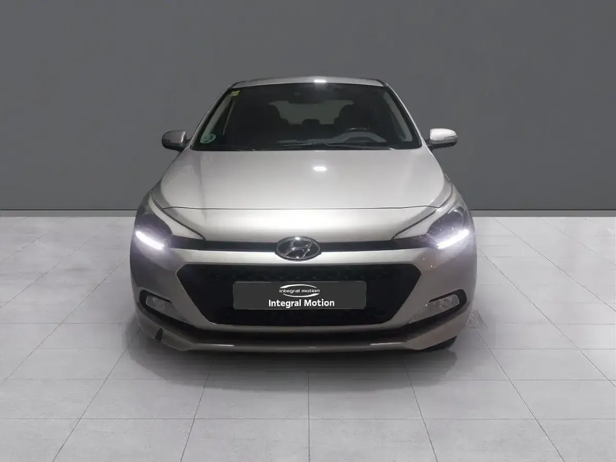 Begagnad Hyundai i20 Style 100 HK (73 kW) 2016 Grå
