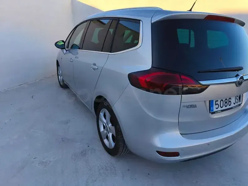 Usado Opel Zafira Tourer Expression 120 CV (88 kW) 2016 Gris / plata Monovolumen